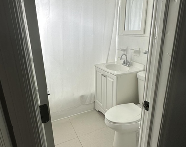 4628 Sw 32nd Drive - Photo Thumbnail 5