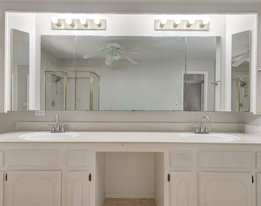 8521 Nw 121st Street - Photo Thumbnail 24