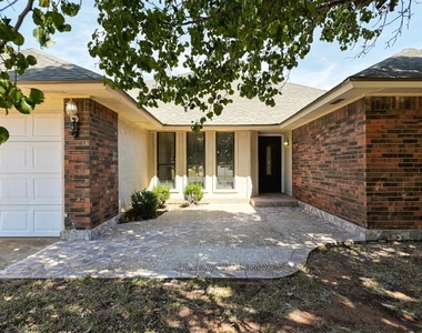 8521 Nw 121st Street - Photo Thumbnail 1