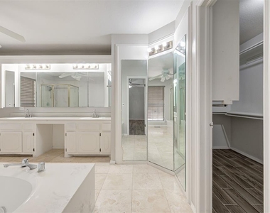 8521 Nw 121st Street - Photo Thumbnail 21