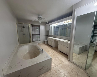 8521 Nw 121st Street - Photo Thumbnail 13