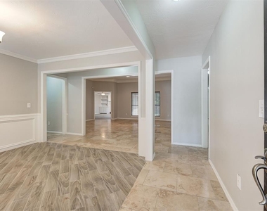 8521 Nw 121st Street - Photo Thumbnail 2
