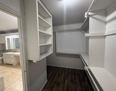 8521 Nw 121st Street - Photo Thumbnail 14