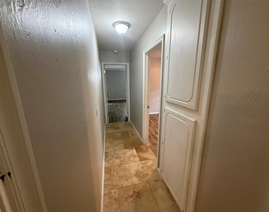 8521 Nw 121st Street - Photo Thumbnail 5