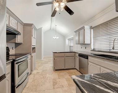 8521 Nw 121st Street - Photo Thumbnail 8