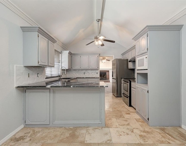 8521 Nw 121st Street - Photo Thumbnail 9