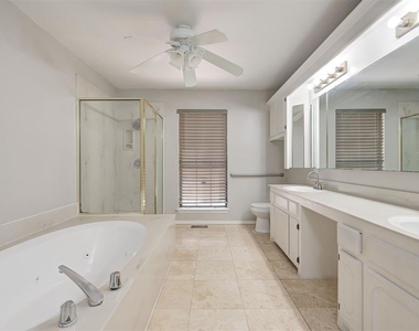8521 Nw 121st Street - Photo Thumbnail 22
