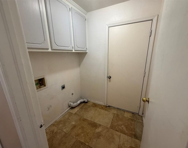 8521 Nw 121st Street - Photo Thumbnail 15