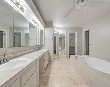 8521 Nw 121st Street - Photo Thumbnail 23