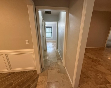 8521 Nw 121st Street - Photo Thumbnail 4