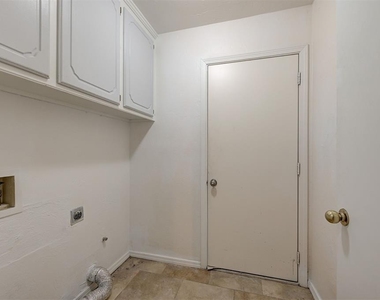 8521 Nw 121st Street - Photo Thumbnail 14