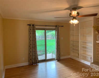 1130 Cheddington Drive - Photo Thumbnail 8