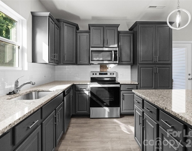 1211 Laurel Woods Drive - Photo Thumbnail 14