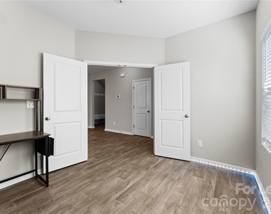 1211 Laurel Woods Drive - Photo Thumbnail 5