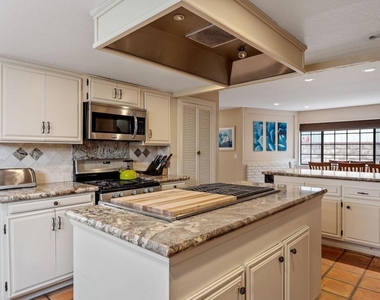 4850 Amalfi Way - Photo Thumbnail 15