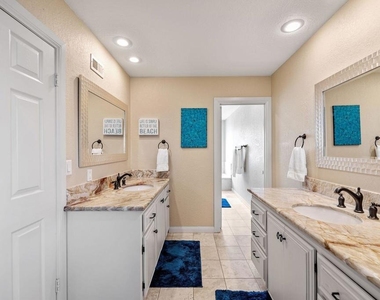4850 Amalfi Way - Photo Thumbnail 21