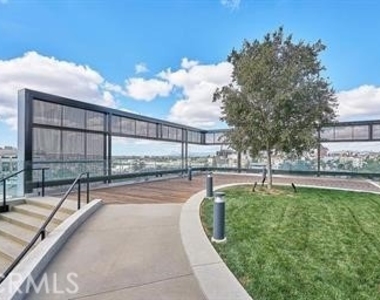 889 Francisco - Photo Thumbnail 5