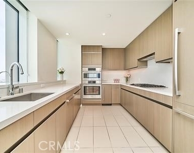 889 Francisco - Photo Thumbnail 44