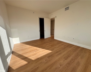 889 Francisco - Photo Thumbnail 51