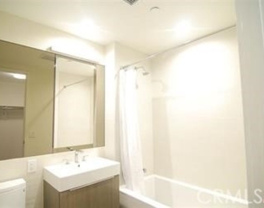 889 Francisco - Photo Thumbnail 27