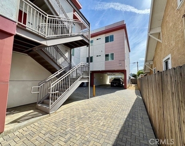 1210 1/2 Fedora Street - Photo Thumbnail 20