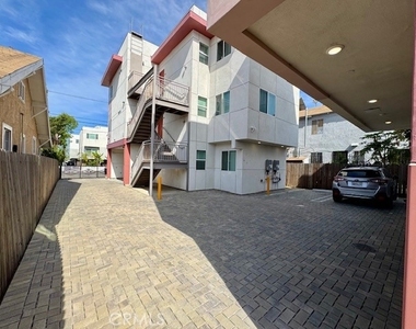 1210 1/2 Fedora Street - Photo Thumbnail 21