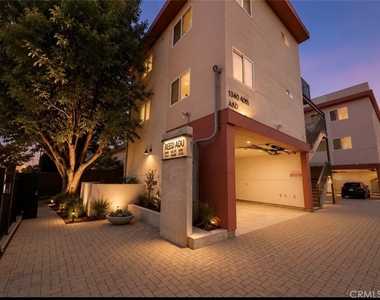 1210 1/2 Fedora Street - Photo Thumbnail 24