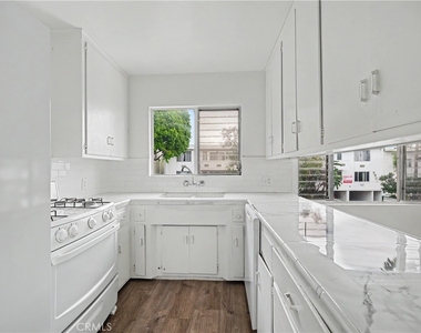 1037 N Curson - Photo Thumbnail 15