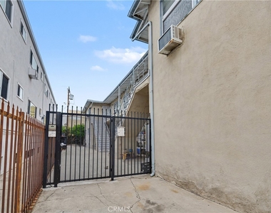 1037 N Curson - Photo Thumbnail 32