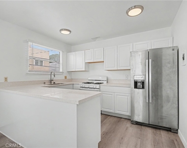 1037 N Curson - Photo Thumbnail 14