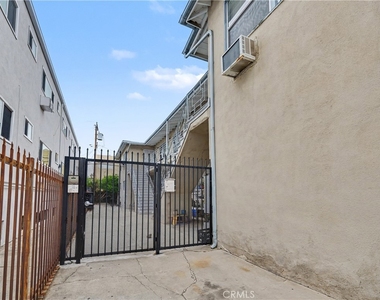 1037 N Curson - Photo Thumbnail 24
