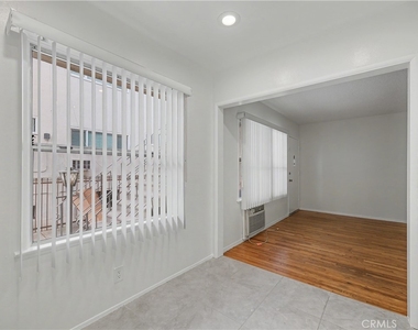1037 N Curson - Photo Thumbnail 16