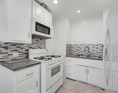 1037 N Curson - Photo Thumbnail 12