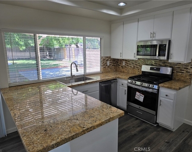 25317 Avenida Ronada - Photo Thumbnail 8
