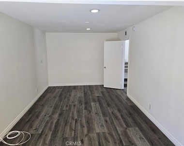 25317 Avenida Ronada - Photo Thumbnail 18