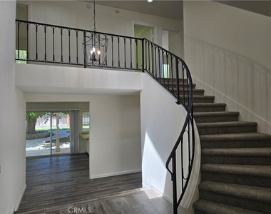 25317 Avenida Ronada - Photo Thumbnail 3