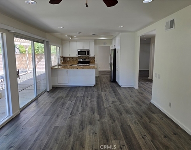 25317 Avenida Ronada - Photo Thumbnail 6