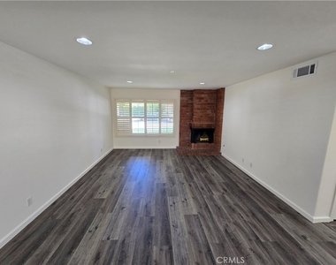 25317 Avenida Ronada - Photo Thumbnail 11