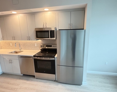183-03 Hillside Avenue - Photo Thumbnail 3