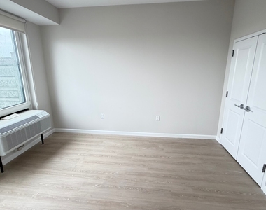 183-03 Hillside Avenue - Photo Thumbnail 13