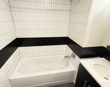 183-03 Hillside Avenue - Photo Thumbnail 7