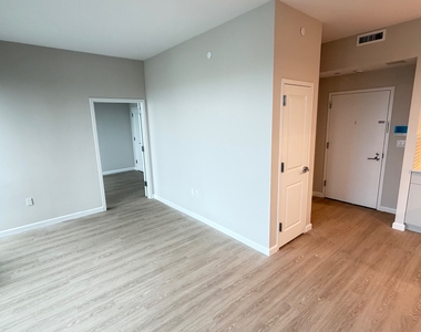 183-03 Hillside Avenue - Photo Thumbnail 11
