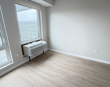 183-03 Hillside Avenue - Photo Thumbnail 14