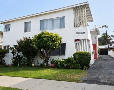 2316 S Carmelina - Photo Thumbnail 9
