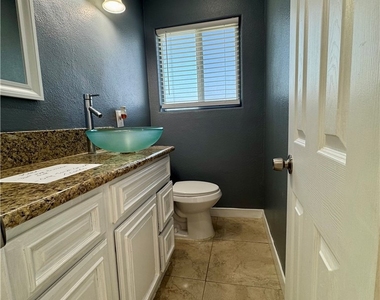 1211 N Siesta Street - Photo Thumbnail 9