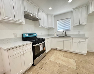 1211 N Siesta Street - Photo Thumbnail 8
