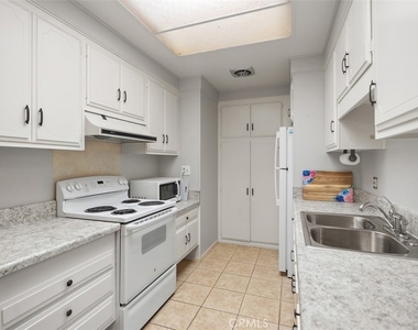 956 Calle Aragon - Photo Thumbnail 17
