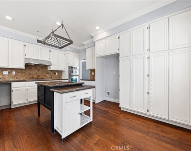 5953 Park Crest - Photo Thumbnail 7