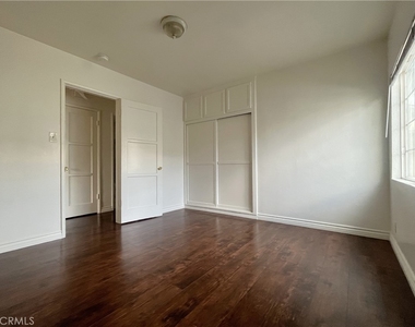 3855 Locust - Photo Thumbnail 11