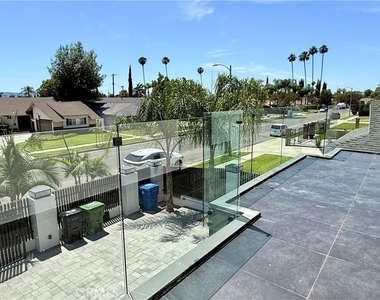 16015 Acre St - Photo Thumbnail 7